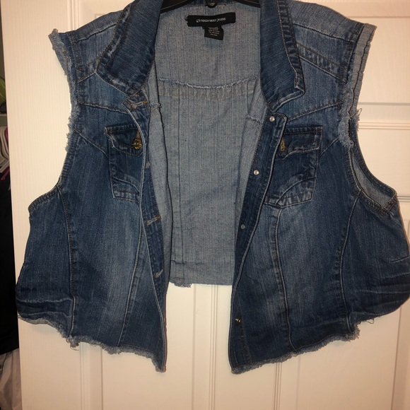 Clothing - Picture 6 of 8